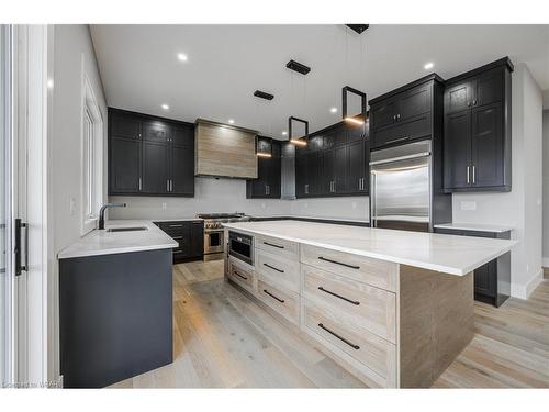 85 Crestview Drive, Komoka, ON - Indoor Photo Showing Kitchen With Upgraded Kitchen