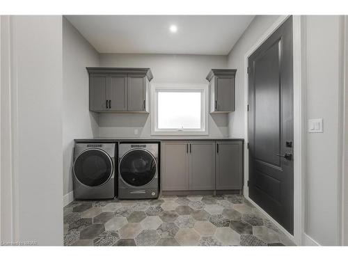 85 Crestview Drive, Komoka, ON - Indoor Photo Showing Laundry Room