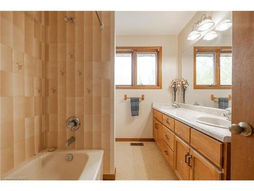 5866 Glendon Drive Sw, Appin, ON - Indoor Photo Showing Bathroom