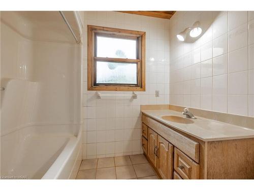 5866 Glendon Drive Sw, Appin, ON - Indoor Photo Showing Bathroom