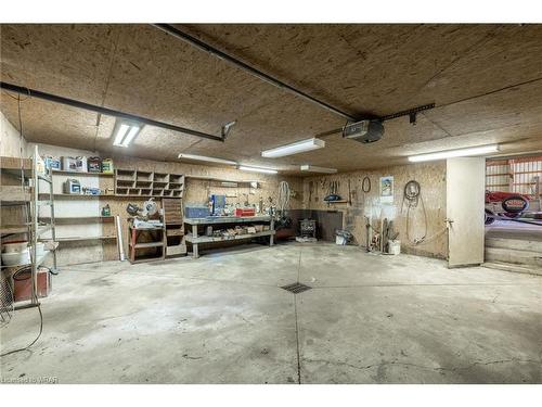5866 Glendon Drive Sw, Appin, ON - Indoor Photo Showing Garage