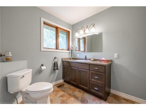 5866 Glendon Drive, Appin, ON - Indoor Photo Showing Bathroom