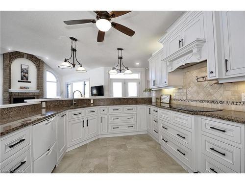 56 Conservation Trail, Belwood, ON - Indoor Photo Showing Kitchen With Upgraded Kitchen