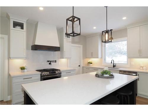 50 Carriage Crossing, Drayton, ON - Indoor Photo Showing Kitchen With Upgraded Kitchen