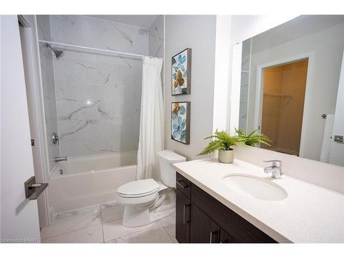 111-690 King Street W, Kitchener, ON - Indoor Photo Showing Bathroom