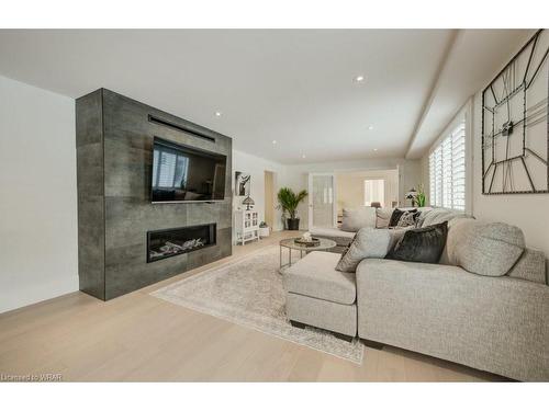 988 Stonebrook Road, Cambridge, ON - Indoor Photo Showing Living Room With Fireplace