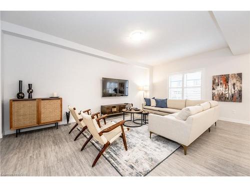 48 Arlington Parkway, Paris, ON - Indoor Photo Showing Living Room