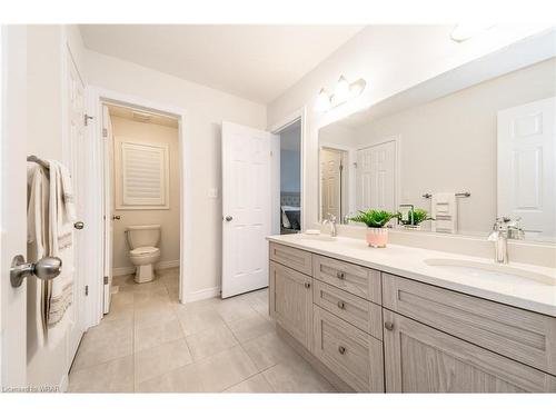 48 Arlington Parkway, Paris, ON - Indoor Photo Showing Bathroom