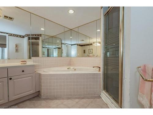 1601-4 Willow Street, Waterloo, ON - Indoor Photo Showing Bathroom