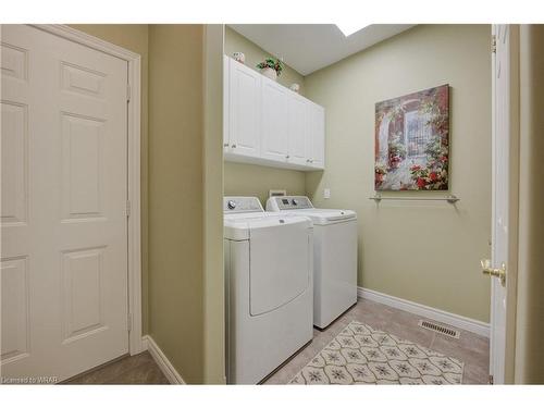 32-260 Deer Ridge Drive, Kitchener, ON - Indoor Photo Showing Bathroom