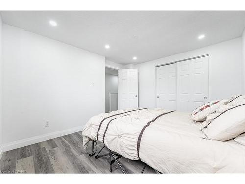 8-25 Upper Canada Drive, Kitchener, ON - Indoor Photo Showing Bedroom