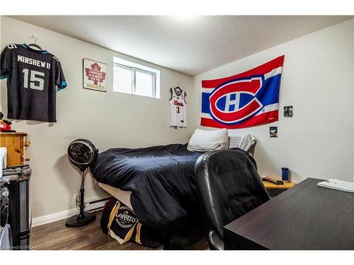 43 Hickory Street W, Waterloo, ON - Indoor Photo Showing Bedroom