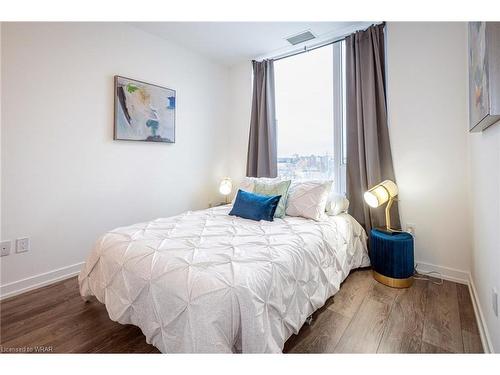 204-15 Wellington Street, Kitchener, ON - Indoor Photo Showing Bedroom