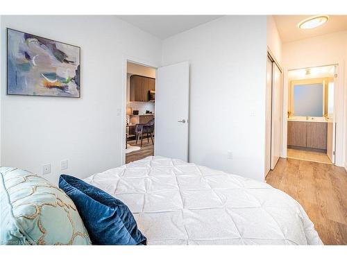 204-15 Wellington Street, Kitchener, ON - Indoor Photo Showing Bedroom