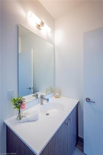 204-15 Wellington Street, Kitchener, ON - Indoor Photo Showing Bathroom