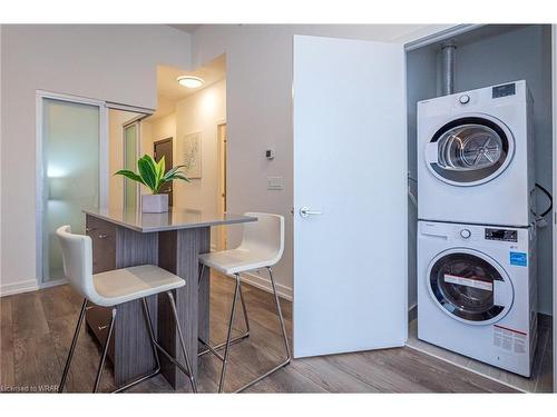 204-15 Wellington Street, Kitchener, ON - Indoor Photo Showing Laundry Room