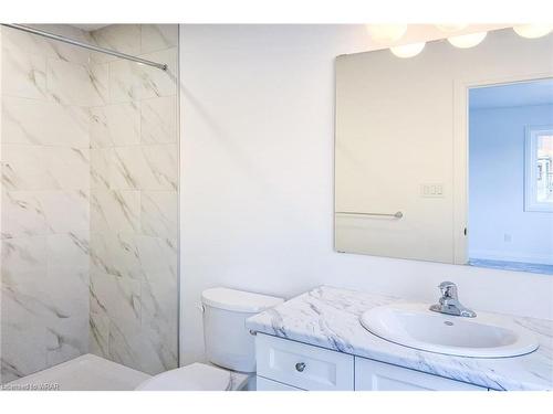 50 Oxford Street, Woodstock, ON - Indoor Photo Showing Bathroom
