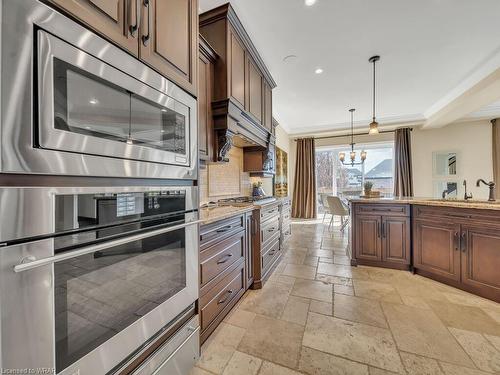 331 Deerfoot Trail, Waterloo, ON - Indoor Photo Showing Kitchen With Upgraded Kitchen