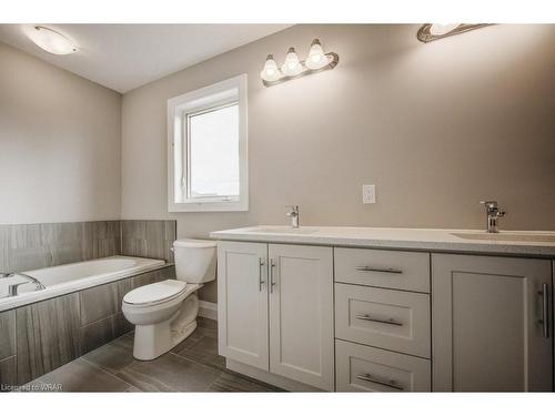 179 Applewood Street, Plattsville, ON - Indoor Photo Showing Bathroom