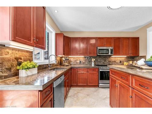 906 Fung Place, Kitchener, ON - Indoor Photo Showing Kitchen