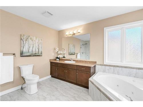 906 Fung Place, Kitchener, ON - Indoor Photo Showing Bathroom