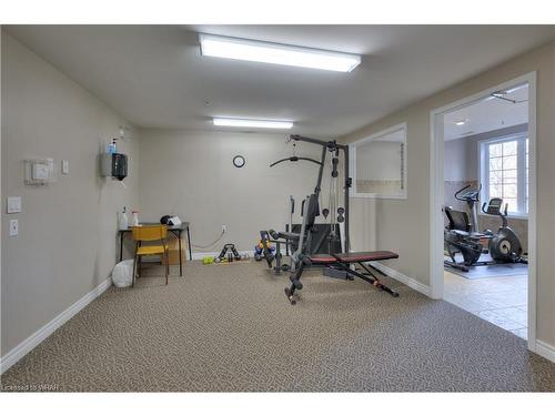 216-20 Station Square, Elora, ON - Indoor Photo Showing Gym Room