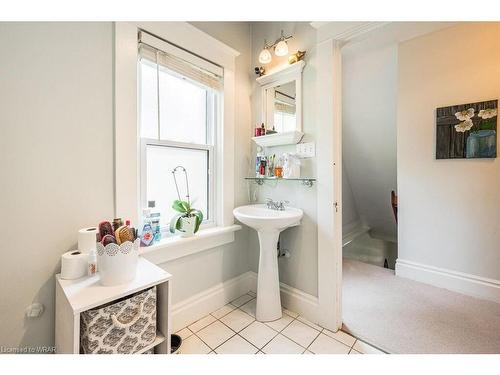 234 Herbert Street, Waterloo, ON - Indoor Photo Showing Bathroom
