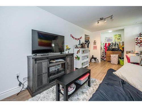 234 Herbert Street, Waterloo, ON - Indoor Photo Showing Living Room