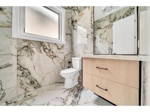 2152 Tripp Drive, London, ON - Indoor Photo Showing Bathroom