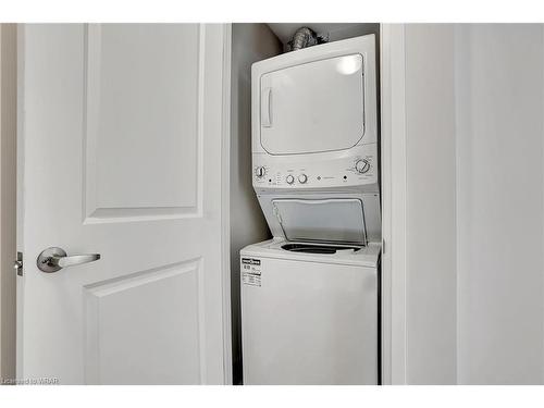 31-2 Willow Street, Paris, ON - Indoor Photo Showing Laundry Room
