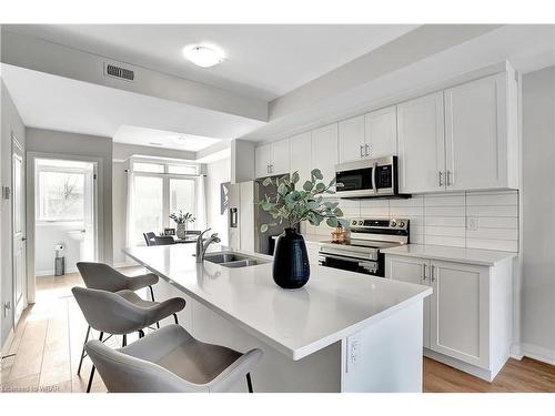 31-2 Willow Street, Paris, ON - Indoor Photo Showing Kitchen With Double Sink With Upgraded Kitchen