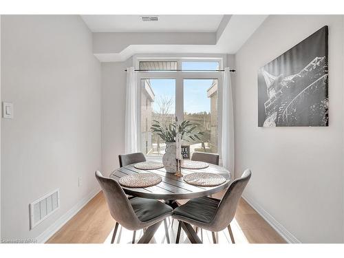 31-2 Willow Street, Paris, ON - Indoor Photo Showing Dining Room