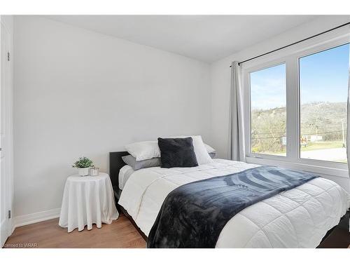 31-2 Willow Street, Paris, ON - Indoor Photo Showing Bedroom