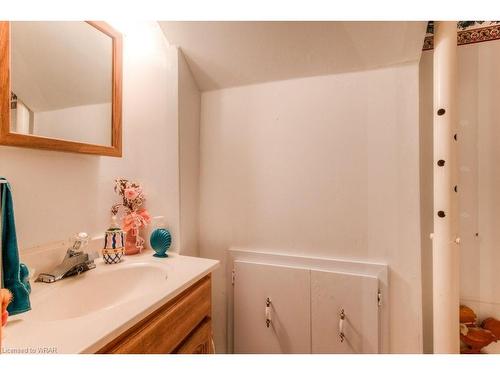 68 Winding Way, Brantford, ON - Indoor Photo Showing Bathroom