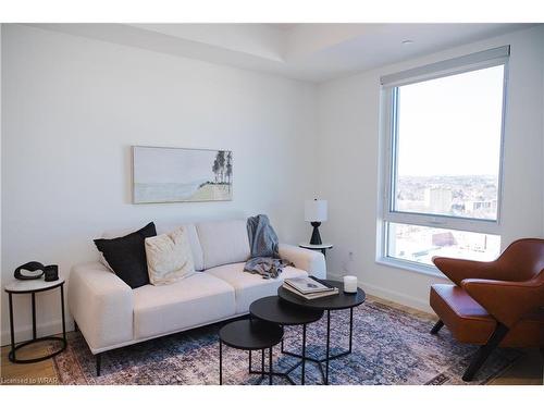 1704-741 King Street W, Kitchener, ON - Indoor Photo Showing Living Room