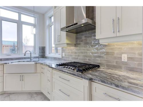 263 Chestnut Ridge, Waterloo, ON - Indoor Photo Showing Kitchen With Upgraded Kitchen