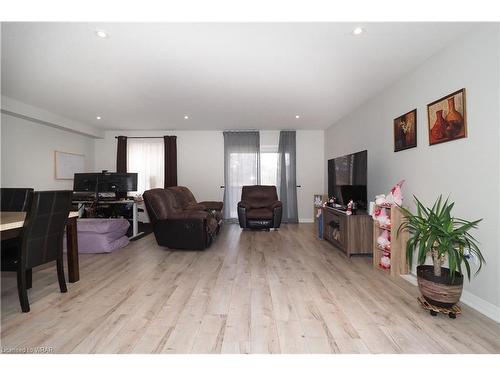 24 Edgewood Drive, Kitchener, ON - Indoor Photo Showing Living Room