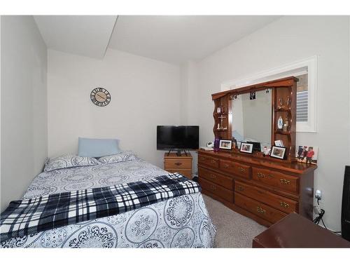 24 Edgewood Drive, Kitchener, ON - Indoor Photo Showing Bedroom