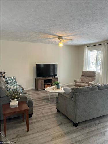 39 Sauble Woods Crescent, Sauble Beach, ON - Indoor Photo Showing Living Room