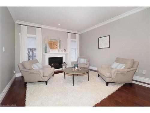 31-260 Deer Ridge Drive, Kitchener, ON - Indoor Photo Showing Living Room