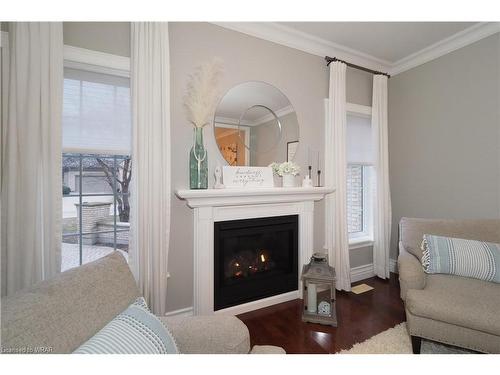 31-260 Deer Ridge Drive, Kitchener, ON - Indoor Photo Showing Living Room With Fireplace