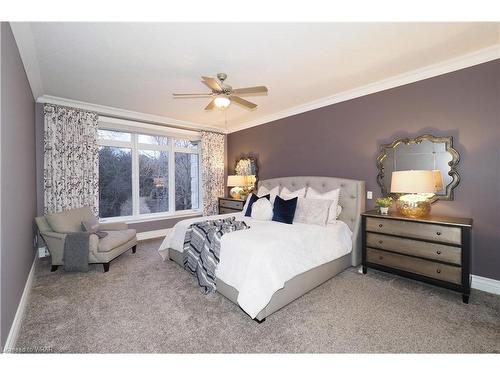 31-260 Deer Ridge Drive, Kitchener, ON - Indoor Photo Showing Bedroom