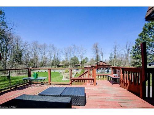 7 Squire Court, Waterloo, ON - Outdoor With In Ground Pool