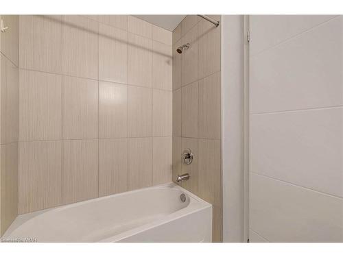 812-280 Lester Street, Waterloo, ON - Indoor Photo Showing Bathroom