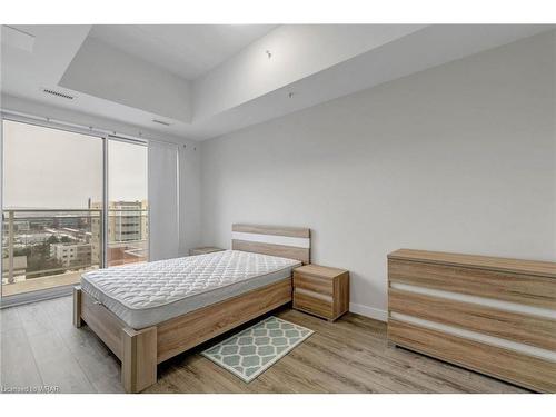 812-280 Lester Street, Waterloo, ON - Indoor Photo Showing Bedroom