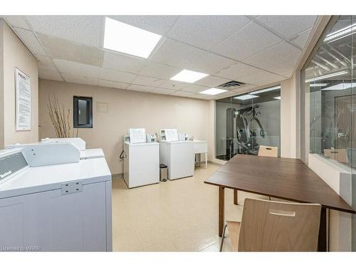 1106-250 Glenridge Drive, Waterloo, ON - Indoor Photo Showing Laundry Room