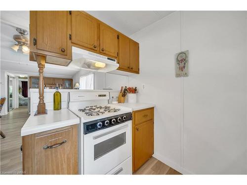 21-580 Beaver Creek Road, Waterloo, ON - Indoor Photo Showing Kitchen