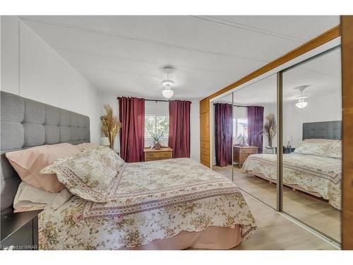 21-580 Beaver Creek Road, Waterloo, ON - Indoor Photo Showing Bedroom