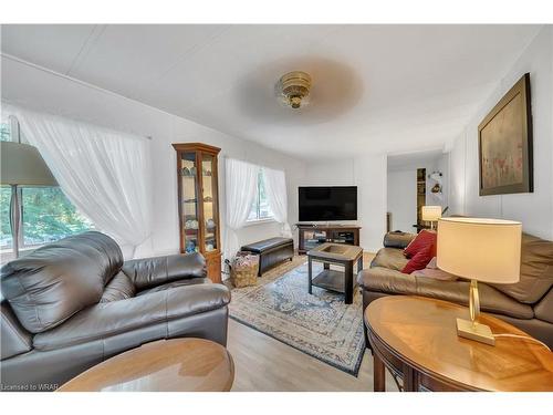 21-580 Beaver Creek Road, Waterloo, ON - Indoor Photo Showing Living Room