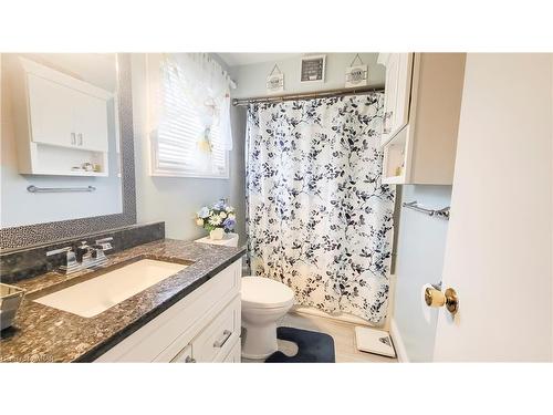 35 Rushbrook Drive, Kitchener, ON - Indoor Photo Showing Bathroom